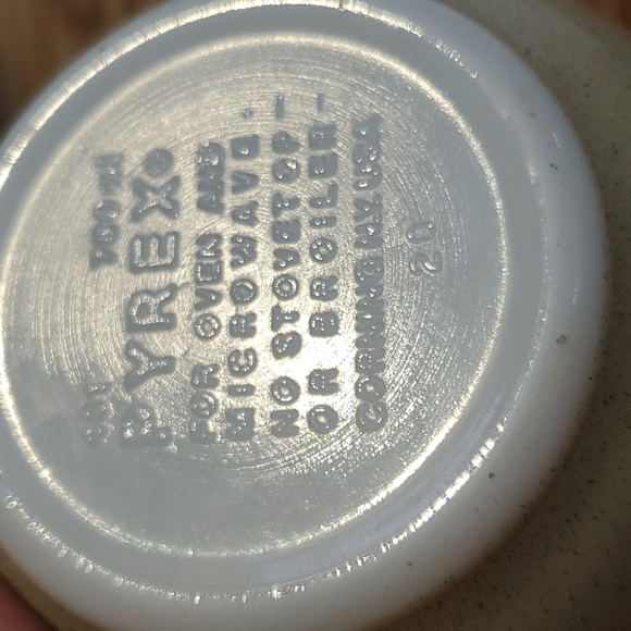 Pyrex Forest Fancies. 750ml and 1.5l small. - Picture 3 of 7